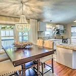 Murrells Inlet Home With 2 Screened-In Porches!