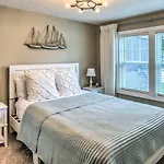 Murrells Inlet Home With 2 Screened-In Porches!