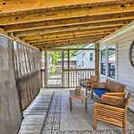 Murrells Inlet Home With 2 Screened-In Porches!