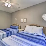 Sun-Lit Condo In Myrtle Beach With Pool!