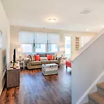 Colorful Myrtle Beach House 2 Mi To Beaches!