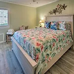 Myrtle Beach Condo With On-Site Pool And Beach Access