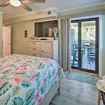 Myrtle Beach Condo With On-Site Pool And Beach Access