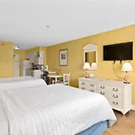 Ocean View Double Queen Suite! Perfect For 4 Guests! Sea Mist 50603