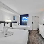 Hosteeva Boardwalk Ocean-Front Condo