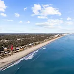 ﻿Posh Ocean Front: Huge Private Pool, Yard, Spa, Patio & Deck, Bbq, Game Room With 4 En-Suite Bathrooms