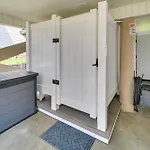 Updated Myrtle Beach Cottage With Shared Pool!