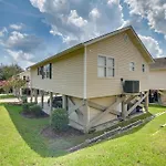 Updated Myrtle Beach Cottage With Shared Pool!