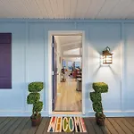 Charlie\'S Beach Retreat