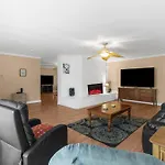 Elegant Huge Ocean View 4 King, Private Pool, Huge Yard, Enormous Game Garage, Bbq, & Rooftop Deck