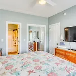 Pet-Friendly Myrtle Beach Escape With Pool Views!