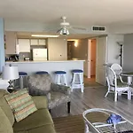 Gorgeous Oceanfront 3 Bedrooms Condo Sleeps Up To10 People - Initial Supply Of Linens Included