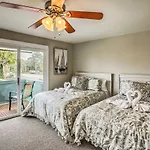 Modern Townhome - 2 Blocks To Myrtle Beachfront!