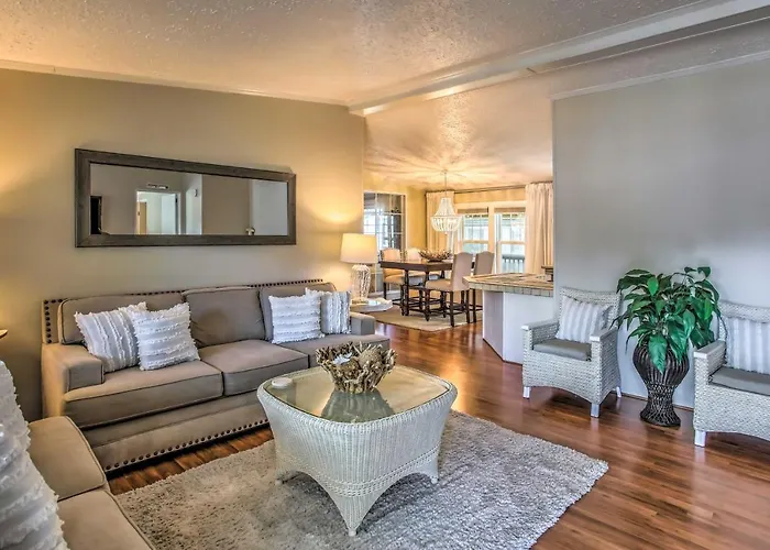 Murrells Inlet Home With 2 Screened-In Porches!