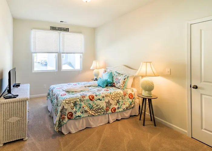 Colorful Myrtle Beach House 2 Mi To Beaches!