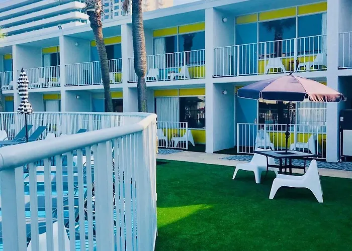Waikiki Village