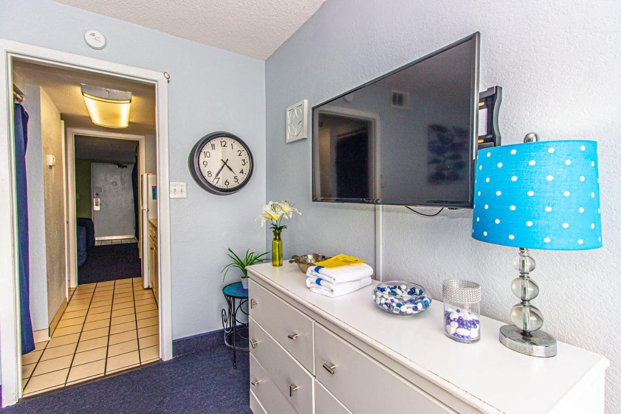 Oceanfront 1 Bedroom - Dunes 1129 - Sleeps 6! Apartment
