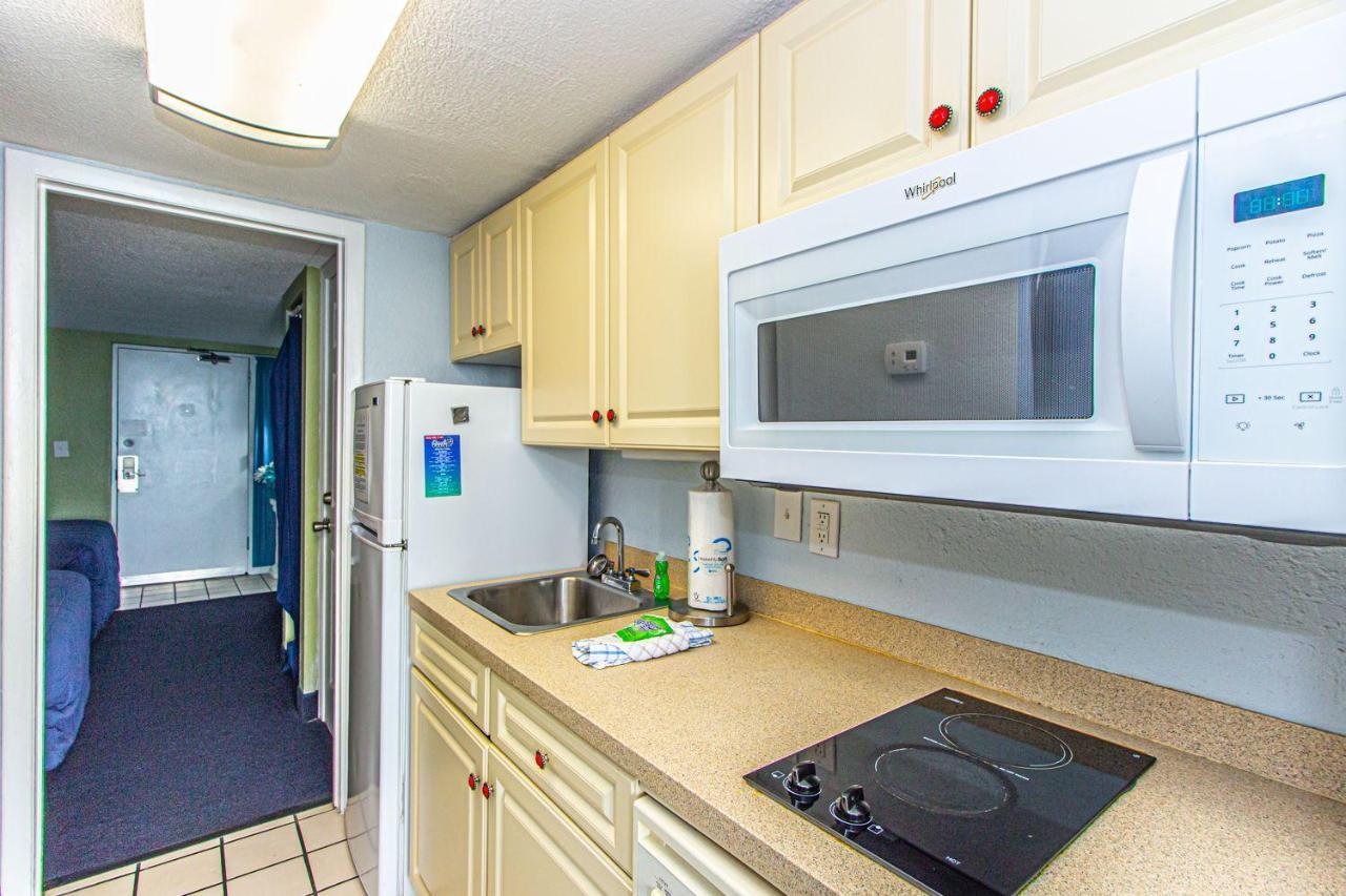 Oceanfront 1 Bedroom - Dunes 1129 - Sleeps 6! * Myrtle Beach