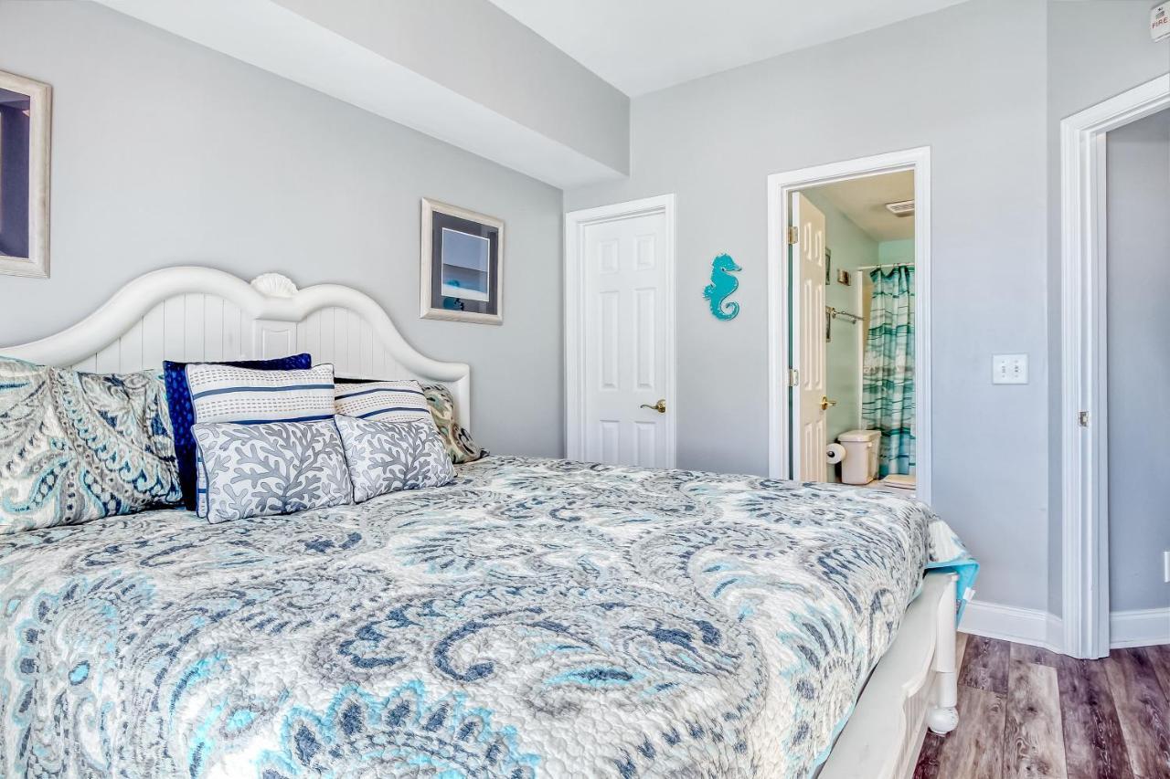 Coconut Grove 203 *