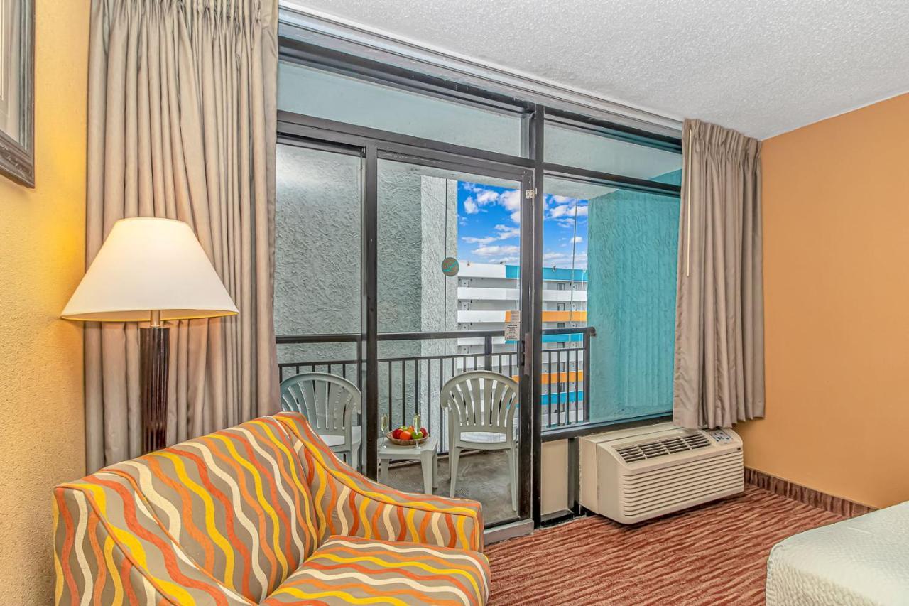 Landmark 1422 Massive Pools And Lazy Rivers Perfect For A Couple Or Party Of 4 Holiday home Myrtle Beach