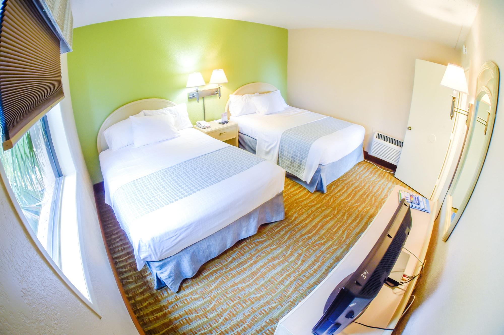 Hotel Sandcastle Oceanfront At The Pavilion 3*