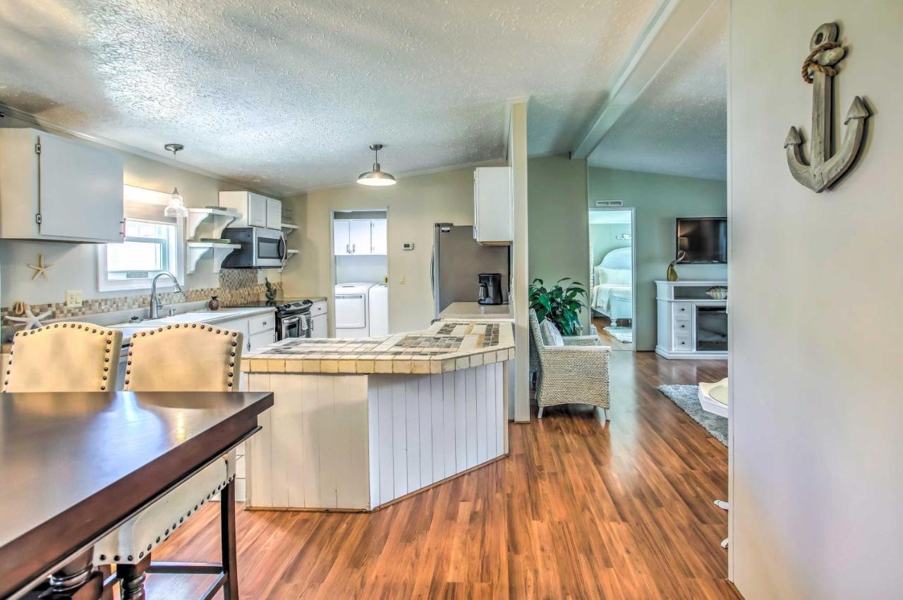 Murrells Inlet With 2 Screened-in Porches!