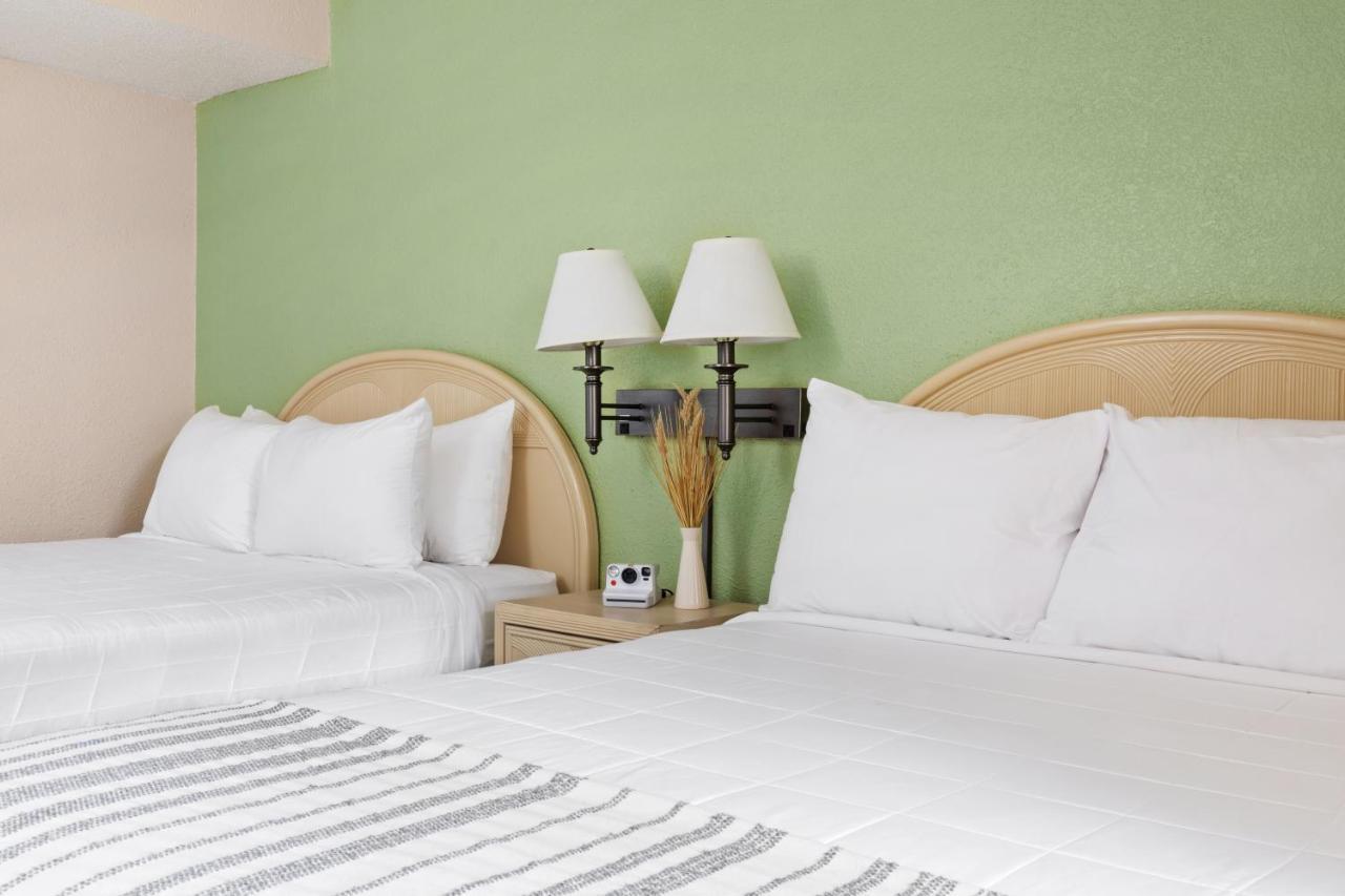Sandcastle Oceanfront At The Pavilion Hotel 3*