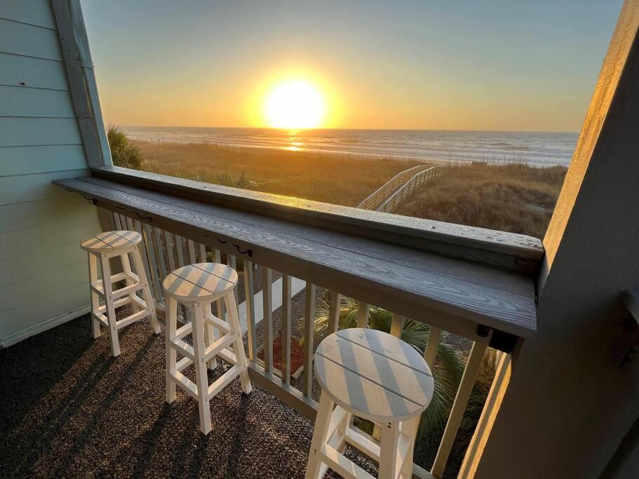 Direct Ocean Front 3br/2ba Dog Friendly **oceanfront** Apartment *