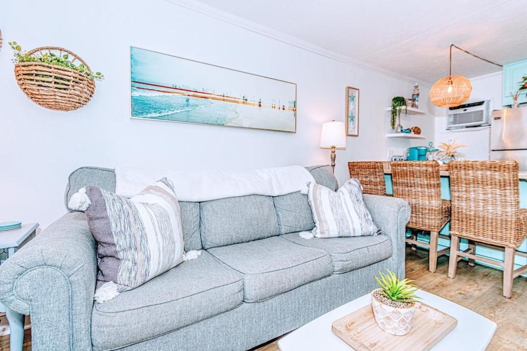 Seaward Escape - Cherry Grove Apartment *