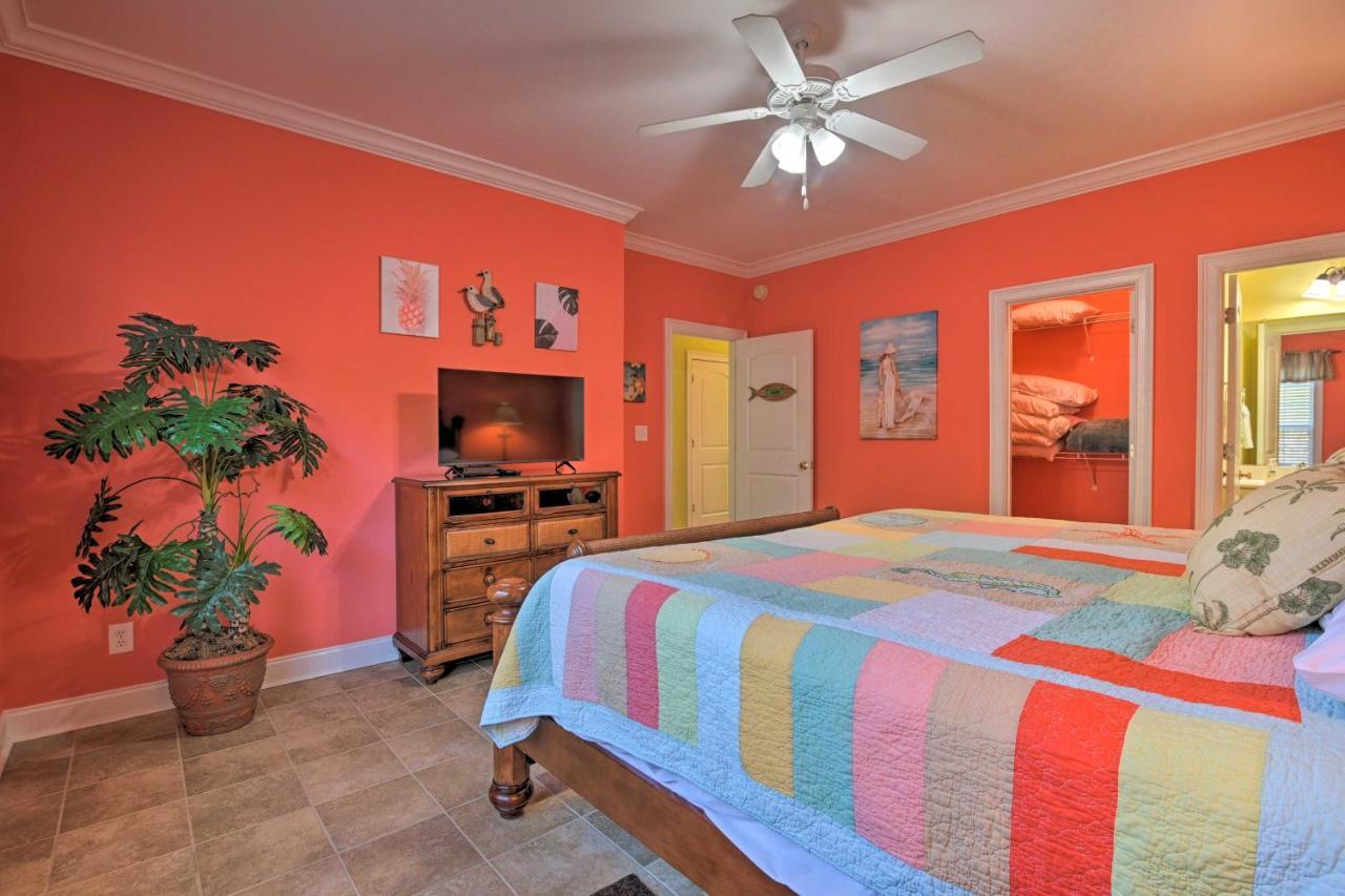 Charming Bermuda Bay Hideaway With Game Room! Holiday home