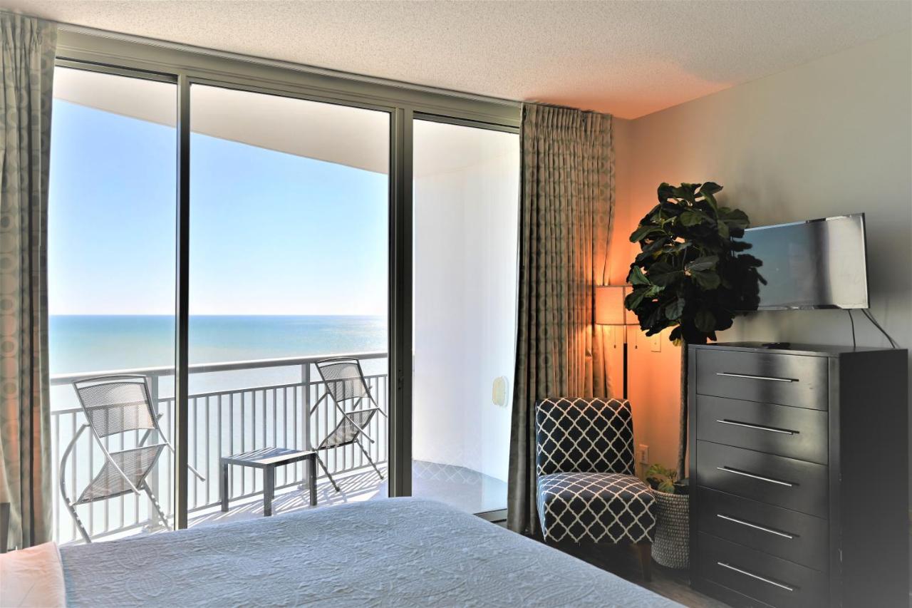 Huge Ocean Front Condo, Amazing Views Apartment *
