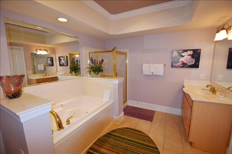 427 Edgewater Apartment