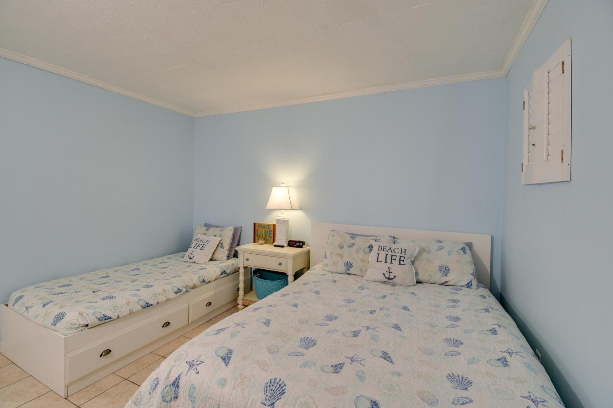 Oceanfront With Shared Deck And Access! *