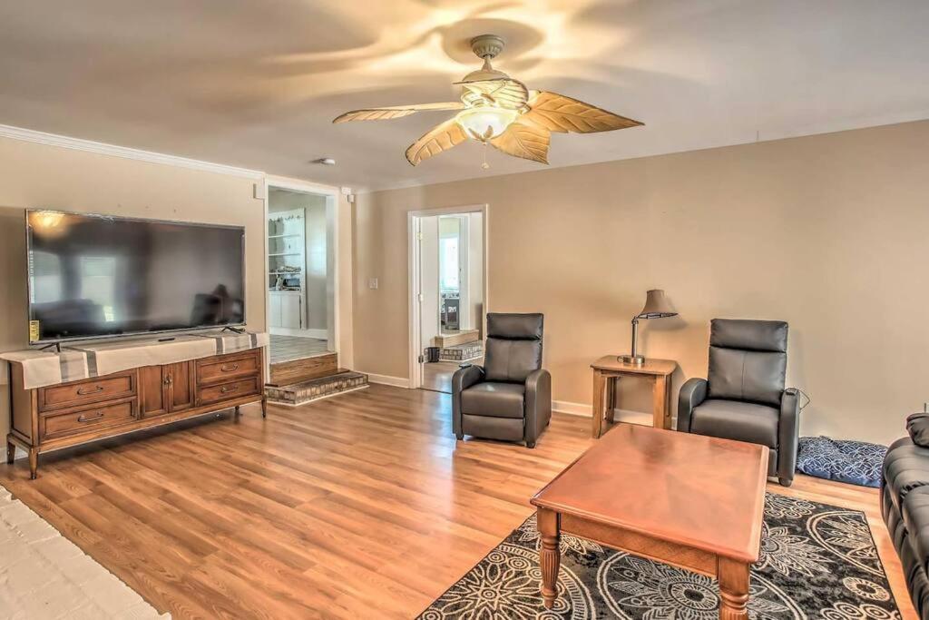 Holiday home Ocean View Villa: Chic Retreat With Private Pool And Rooftop Deck Myrtle Beach