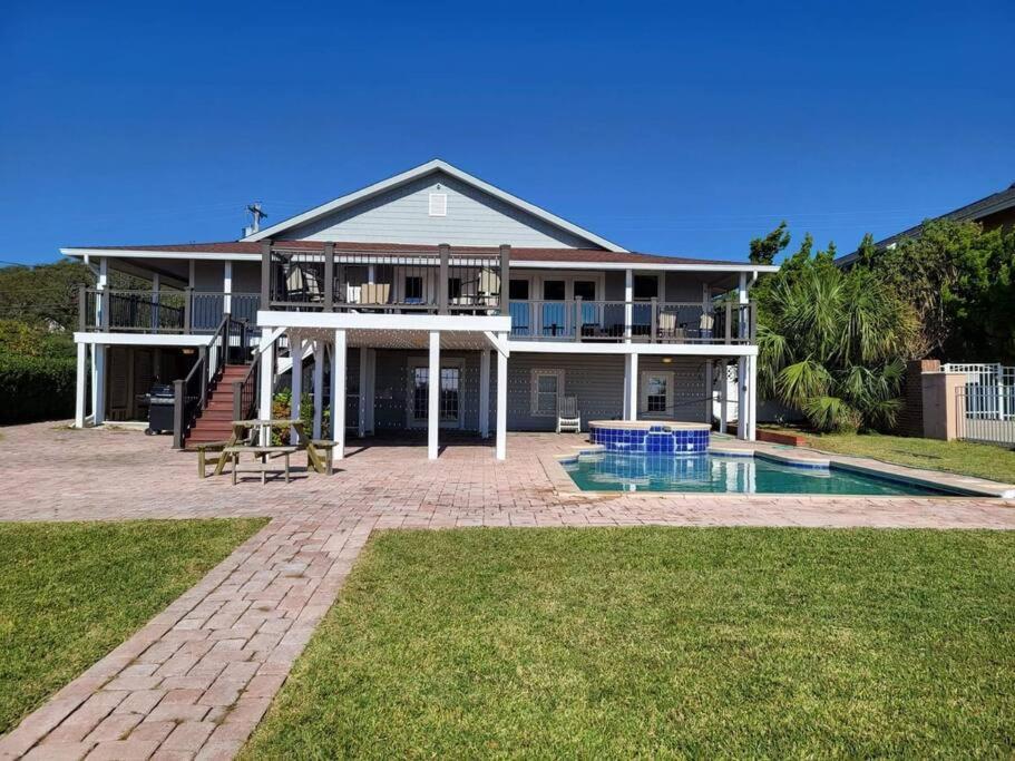 Holiday home Posh Oceanfront Oasis: Private Pool, & Game *