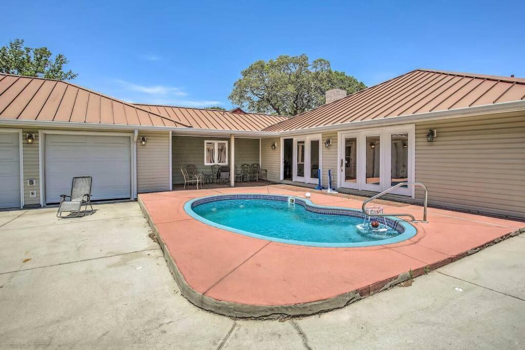 Ocean View Villa: Chic Retreat With Private Pool And Rooftop Deck *