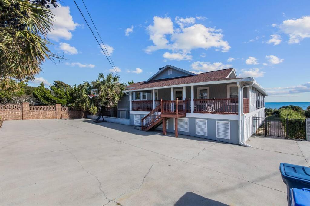 Posh Oceanfront Oasis: Private Pool, & Game Holiday home Myrtle Beach