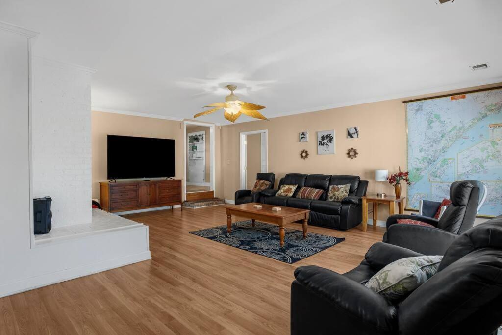 Holiday home Ocean View Villa: Chic Retreat With Private Pool And Rooftop Deck