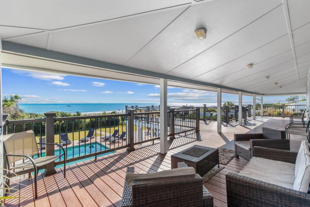 Posh Oceanfront Oasis: Private Pool, & Game Holiday home