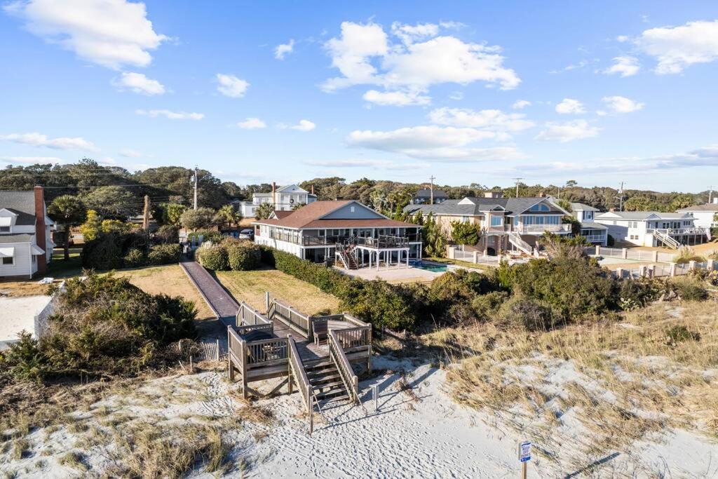Posh Oceanfront Oasis: Private Pool, & Game