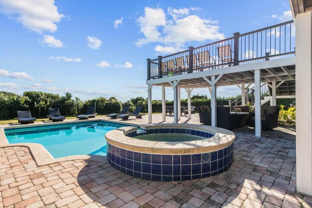 Posh Oceanfront Oasis: Private Pool, & Game Holiday home