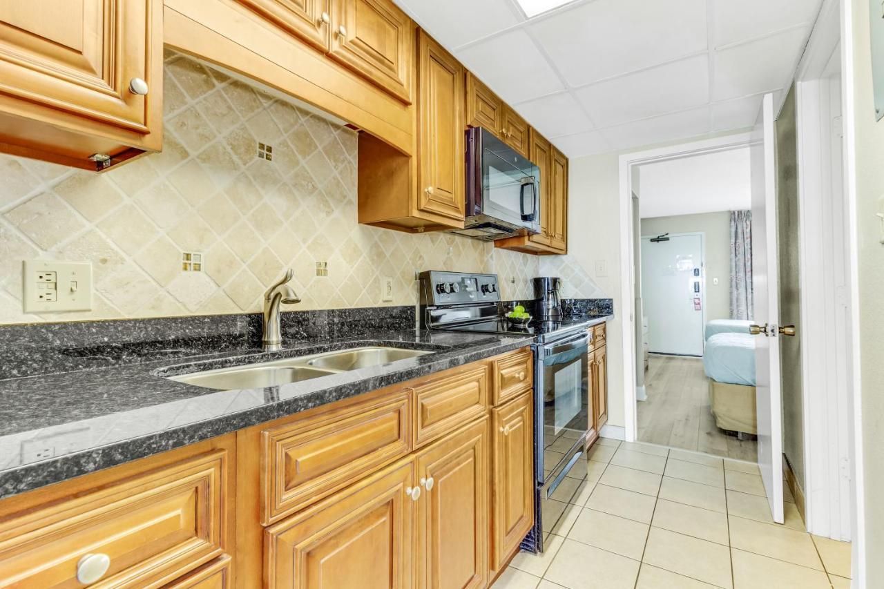 Wonderful Oceanfront 1br At Landmark Resort! 1235 *