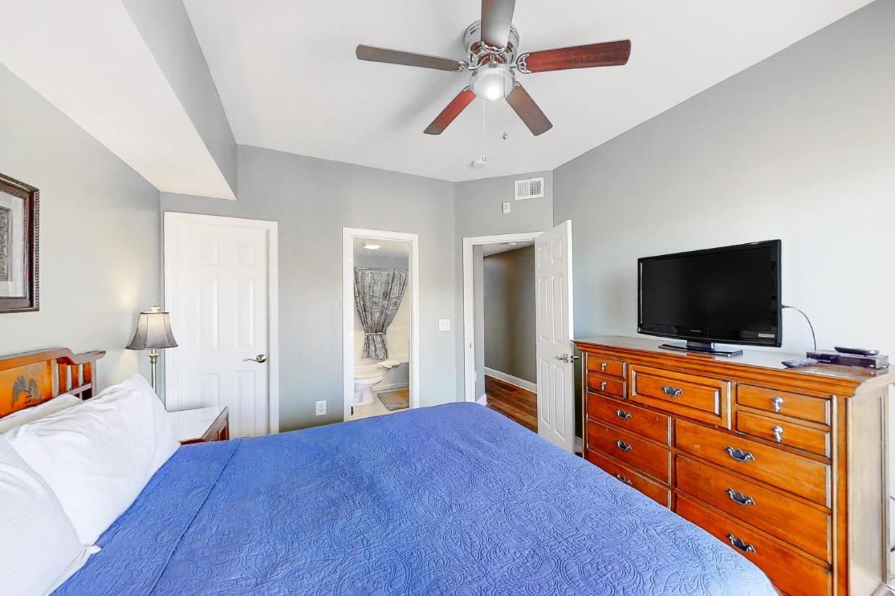 Coconut Grove 405 Apartment *