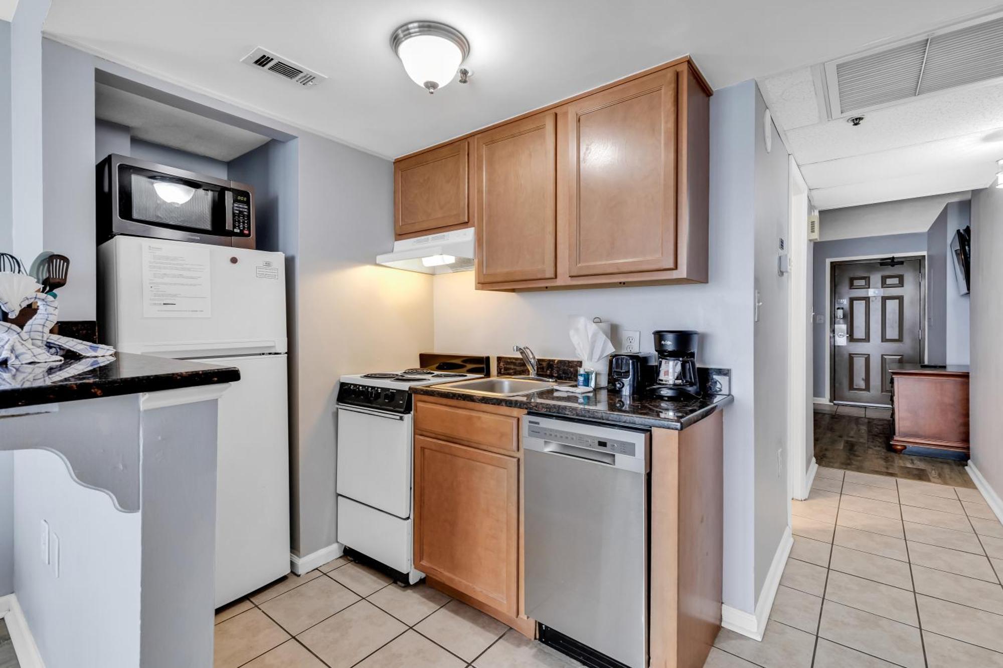 Oceanfront Private Balcony At Meridian Plaza Apartment