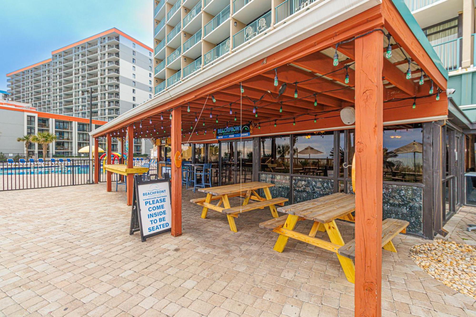 Apartment Oceanfront 1 Bedroom - Dunes 1129 - Sleeps 6! *