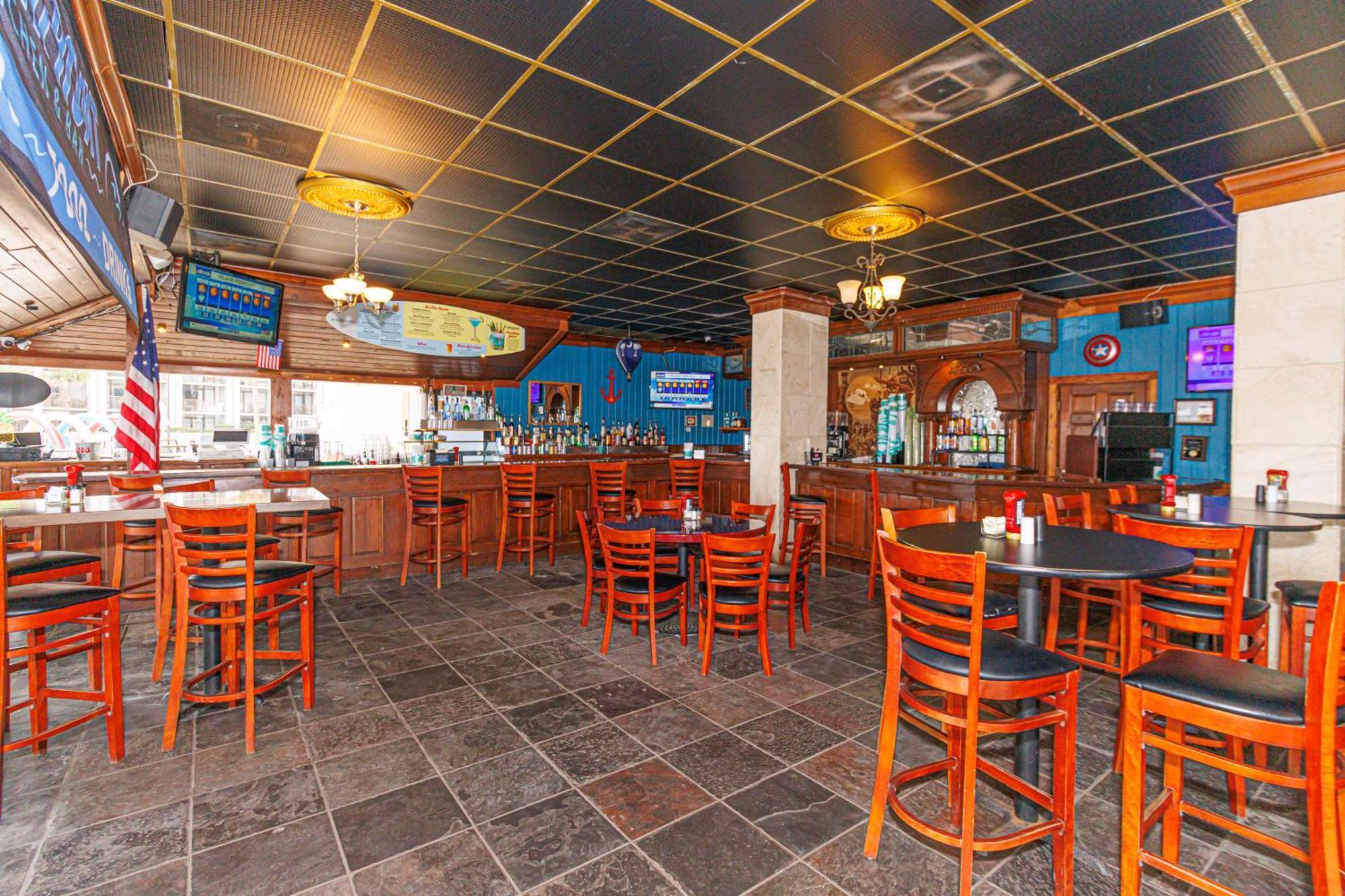 Apartment Oceanfront 1 Bedroom - Dunes 1129 - Sleeps 6!