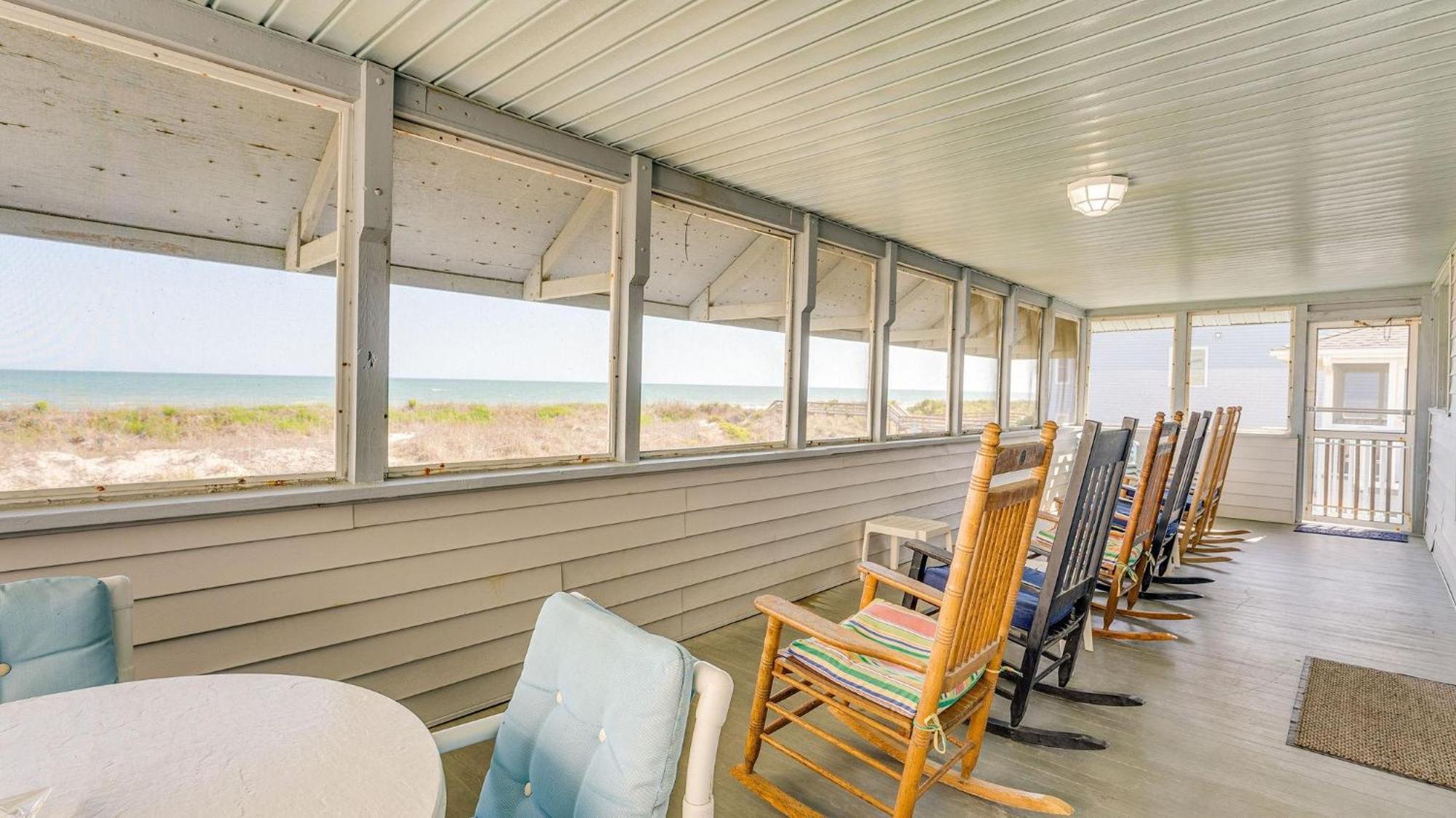 Barnett House - Oceanfront - Windy Hill Section Holiday home *
