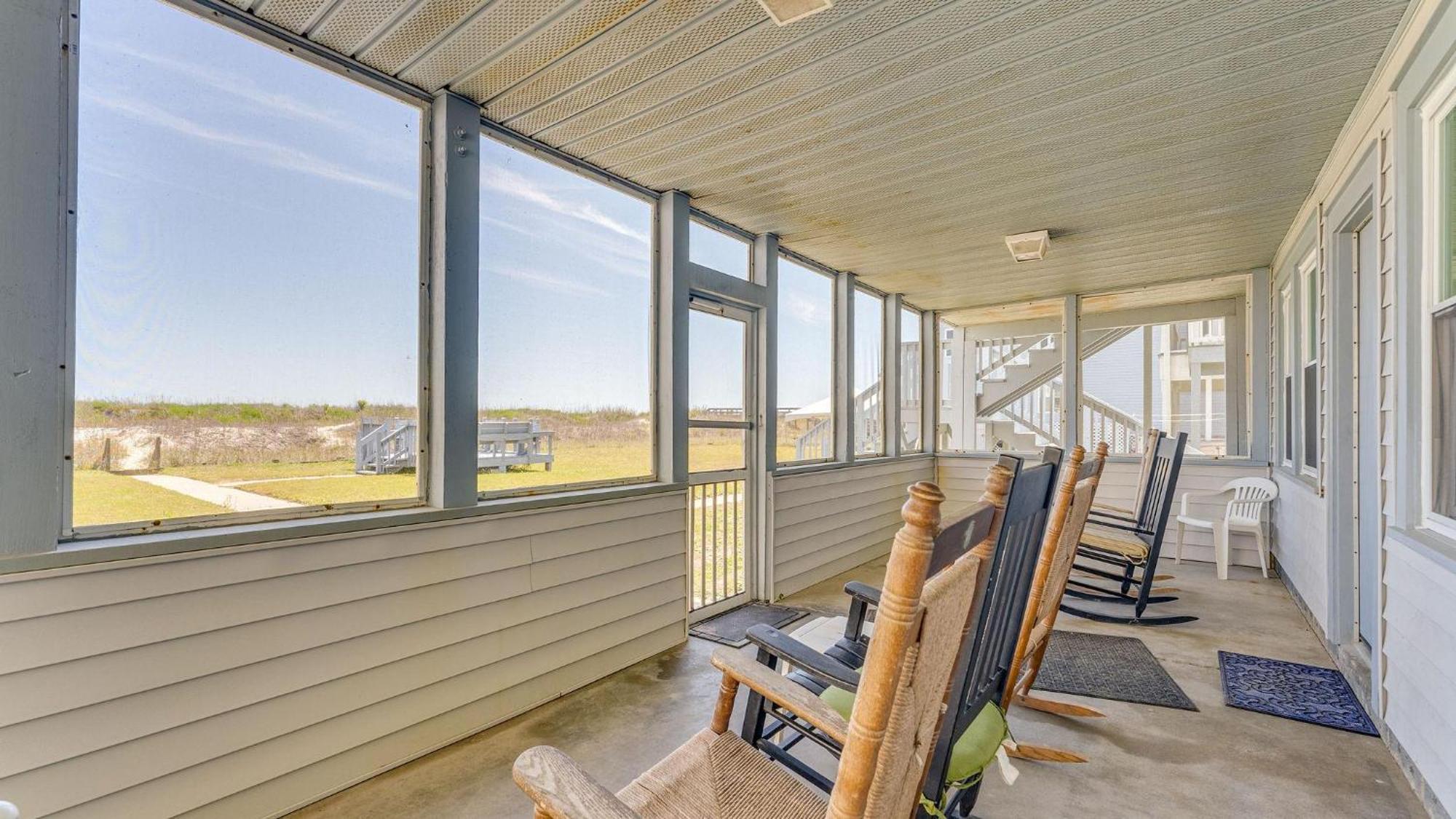 Barnett House Bottom - Oceanfront - Windy Hill Section Holiday home
