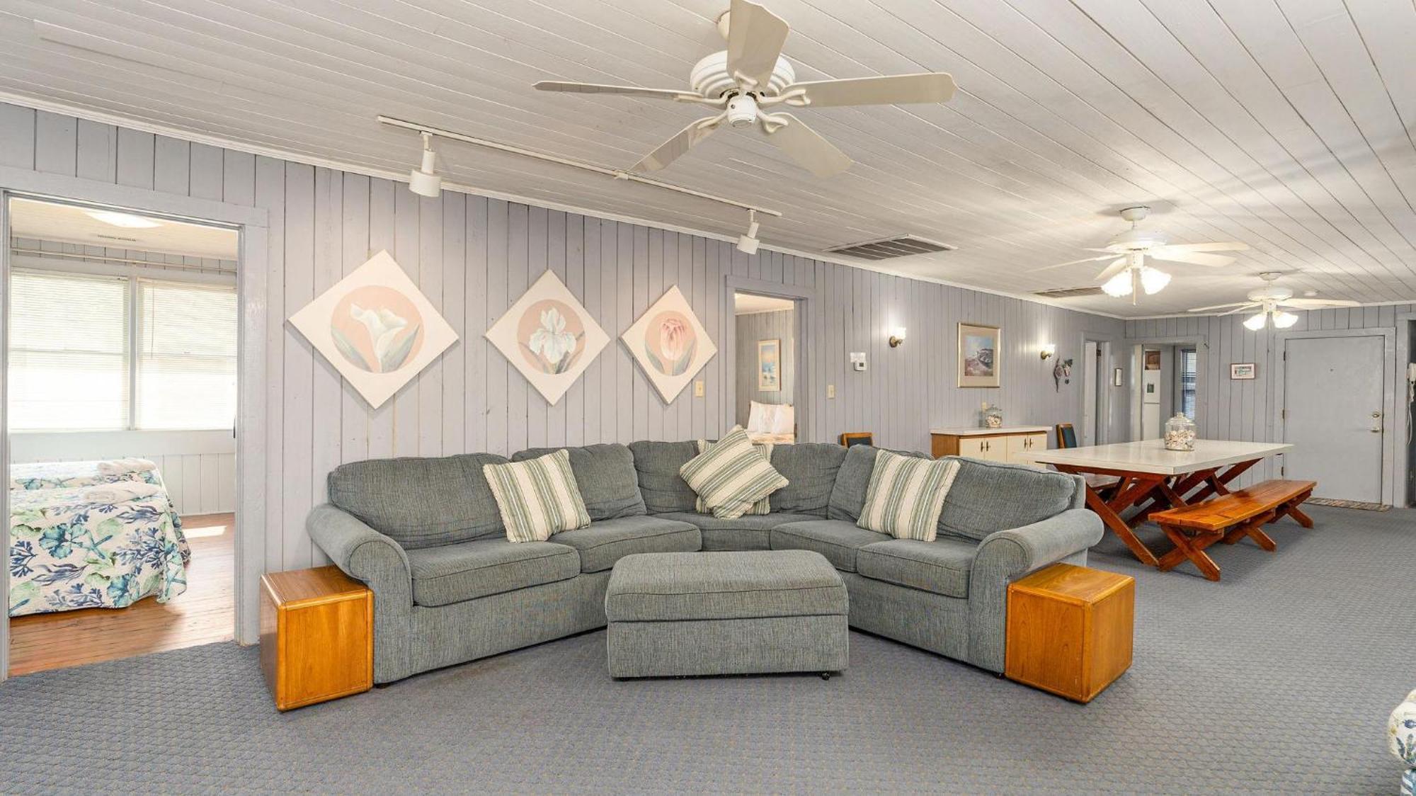 Barnett House - Oceanfront - Windy Hill Section Holiday home Myrtle Beach