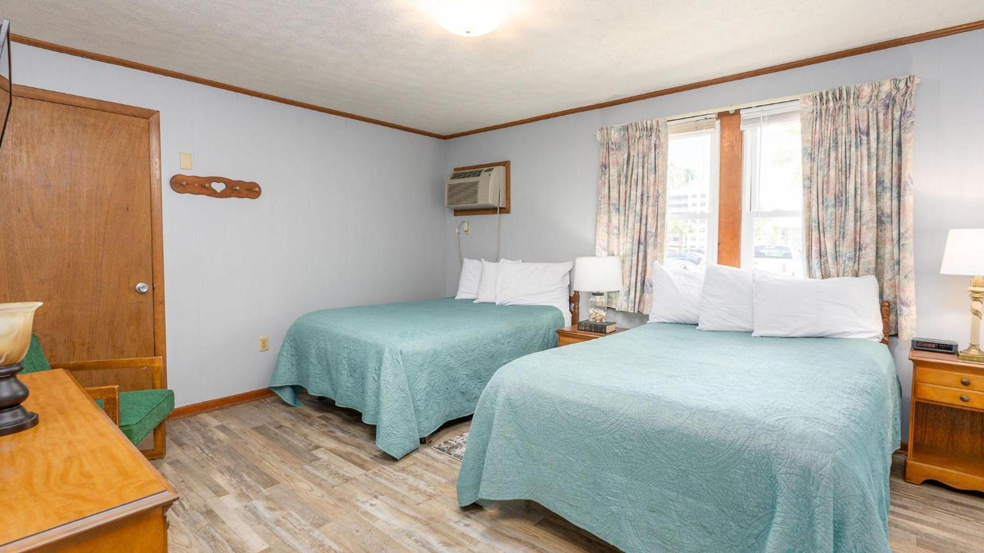 Holiday home Barnett House Bottom - Oceanfront - Windy Hill Section *